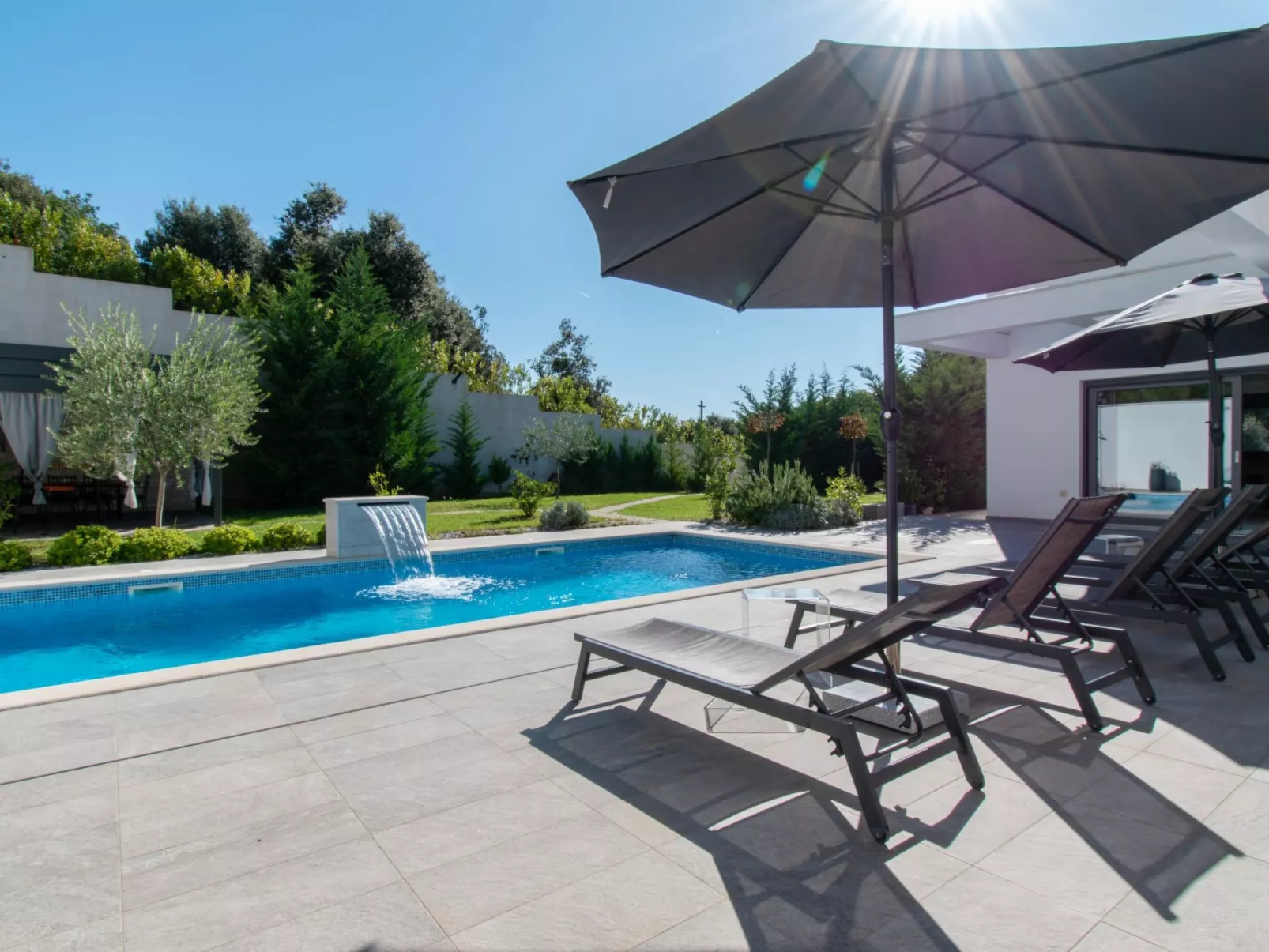 Villa Design M - Buiten
