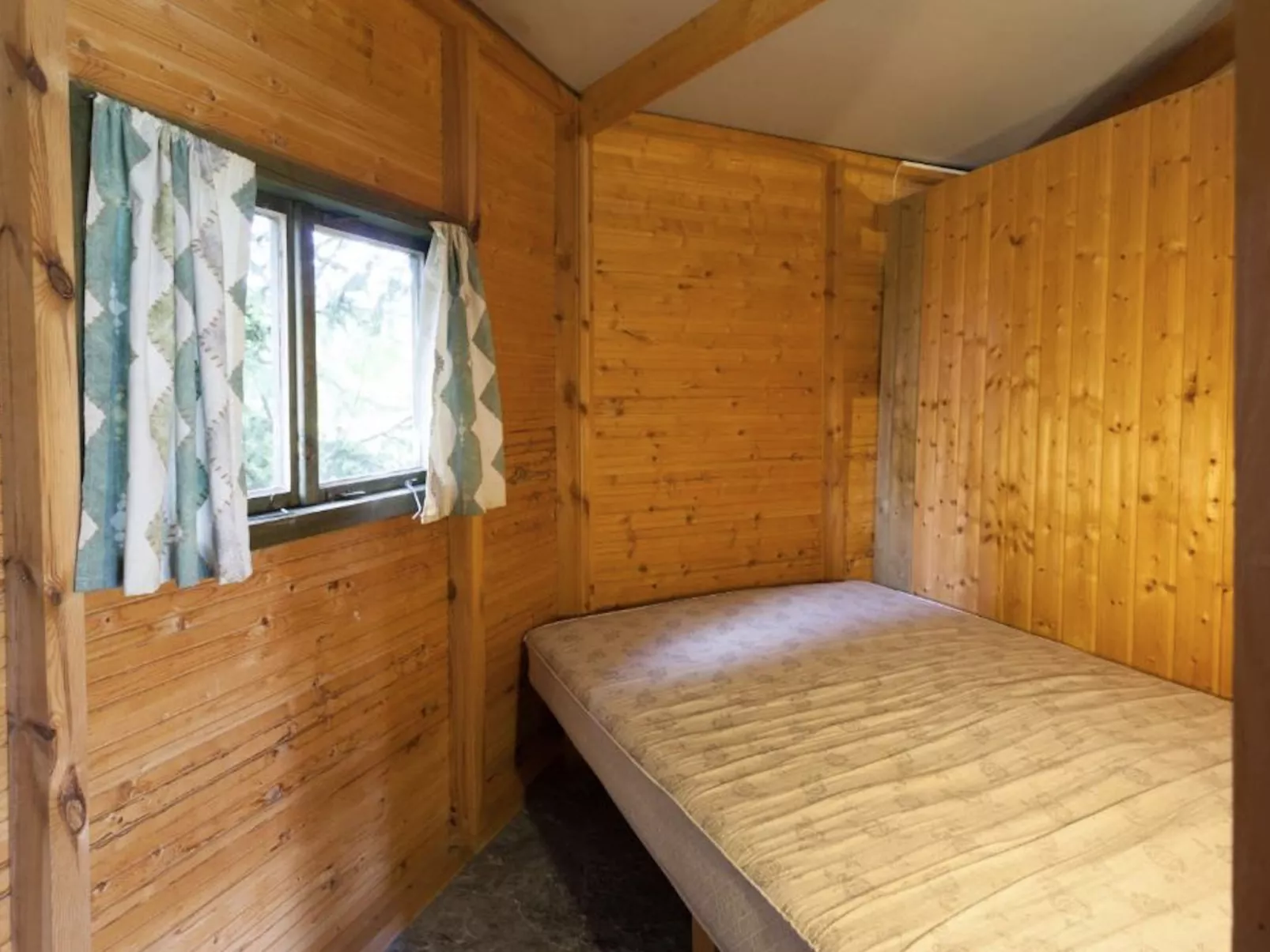 Camping 2000 - Kampeerhut - Binnen