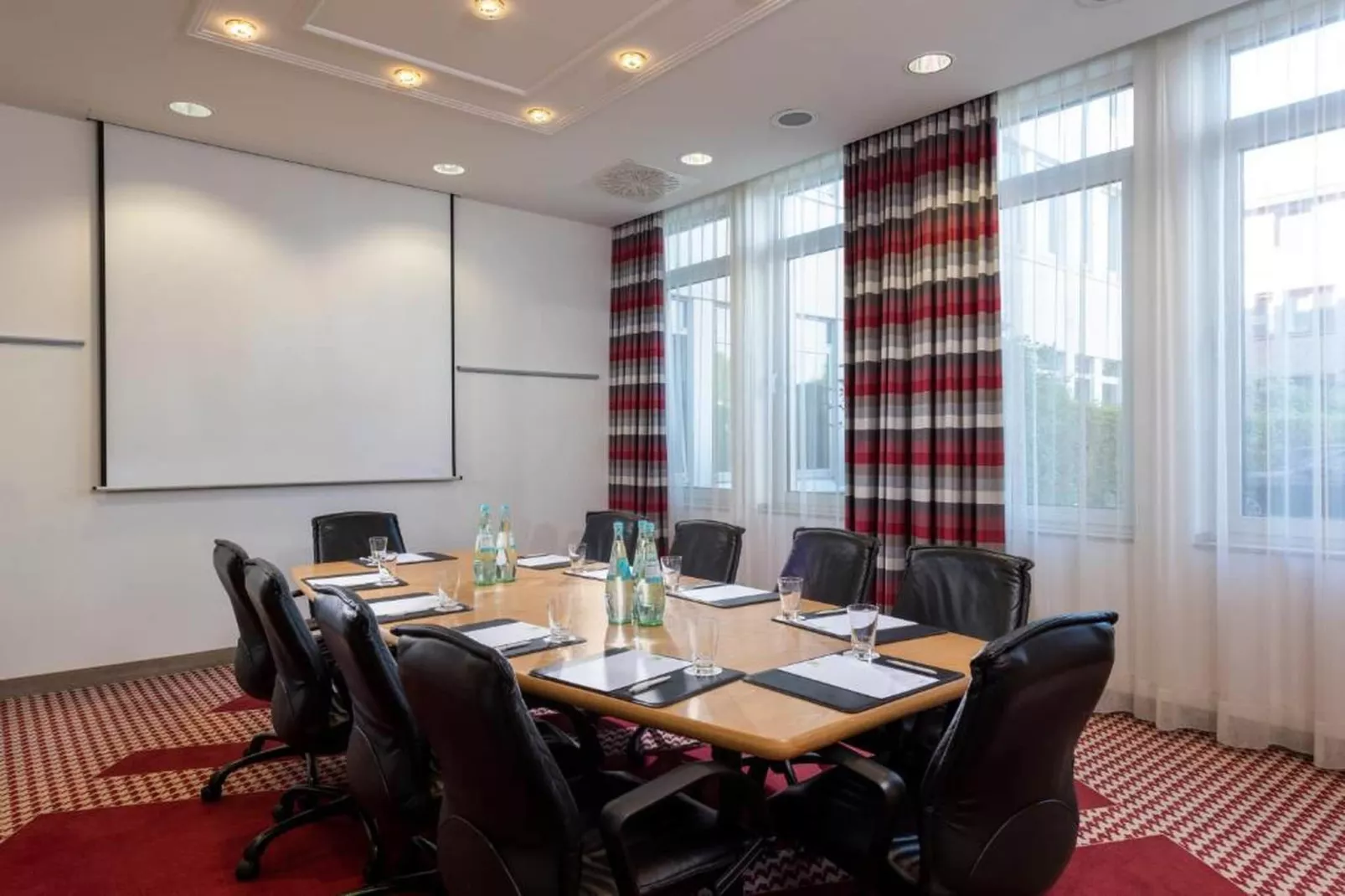 Holiday Inn Frankfurt Neu-Isenb - Standard Double Room - Faciliteiten