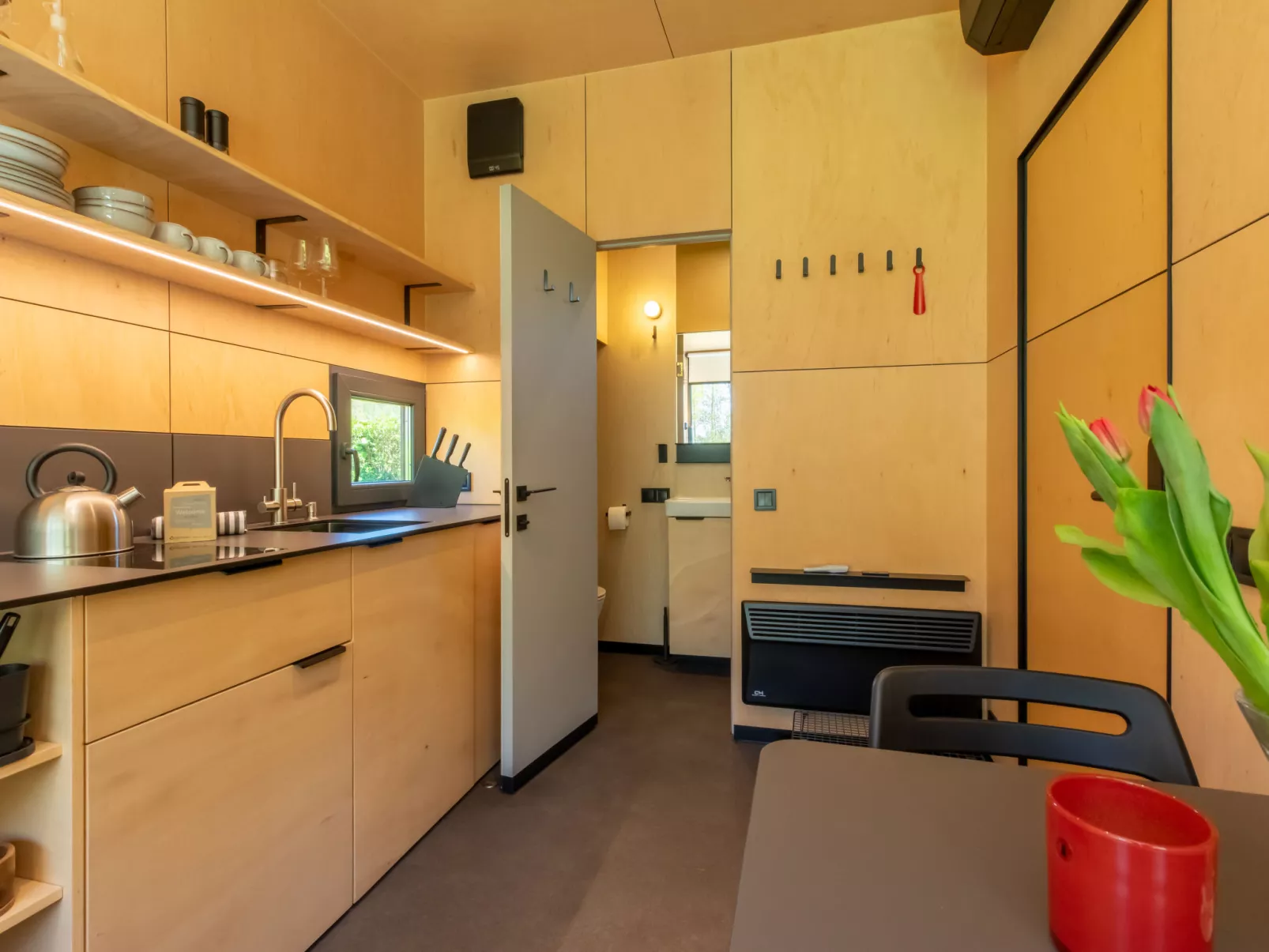 Tiny Cabin Sunshine no 21 - Binnen