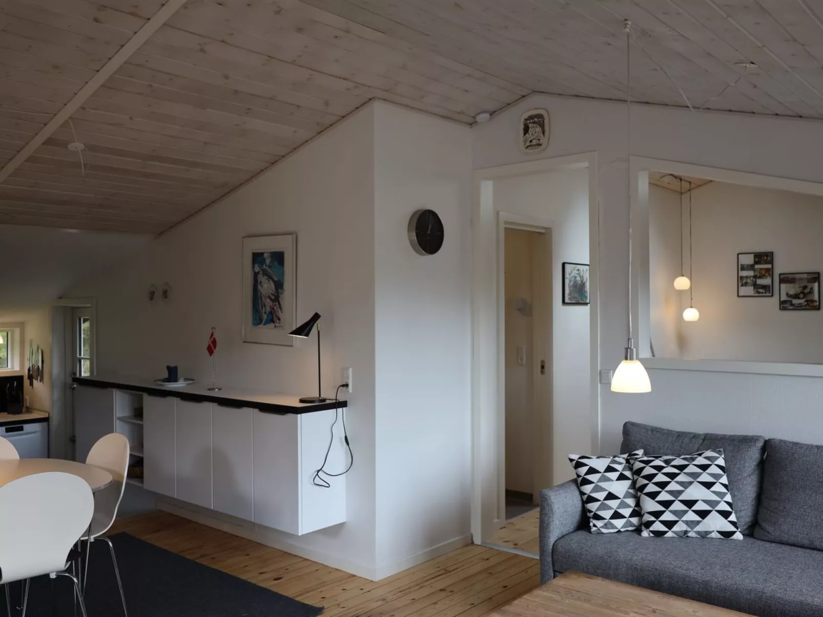 "Momo" - 2.8km from the sea - Binnen