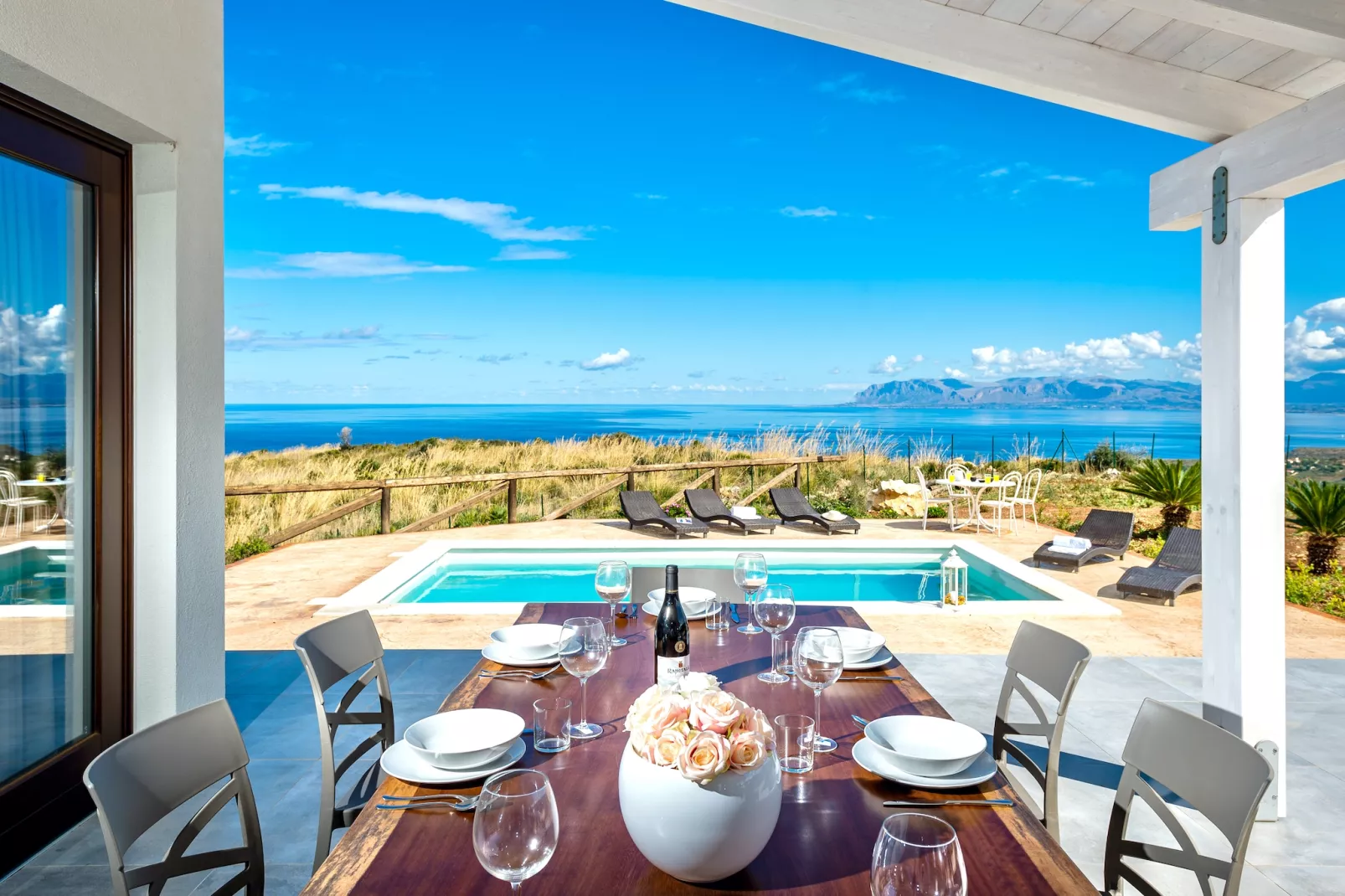 Villa Rocchi Livreri - Buitenkant zomer