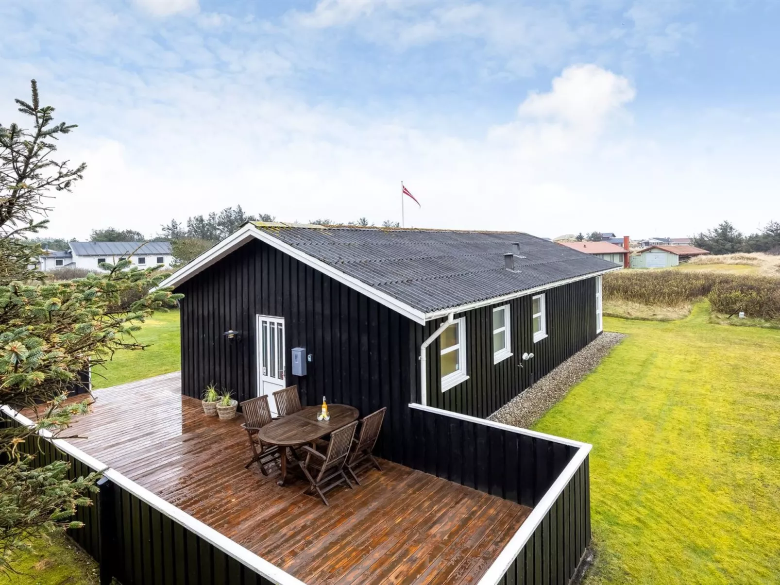 "Pertti" - 400m from the sea - Buiten