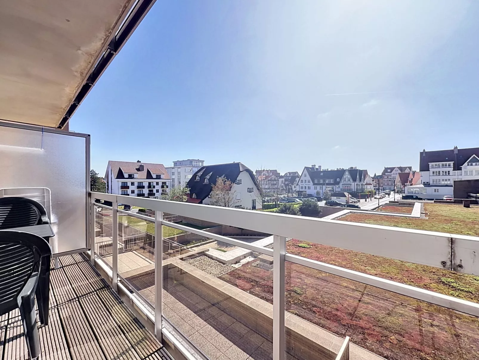 Cosy @ the beach studio with pool - Buiten