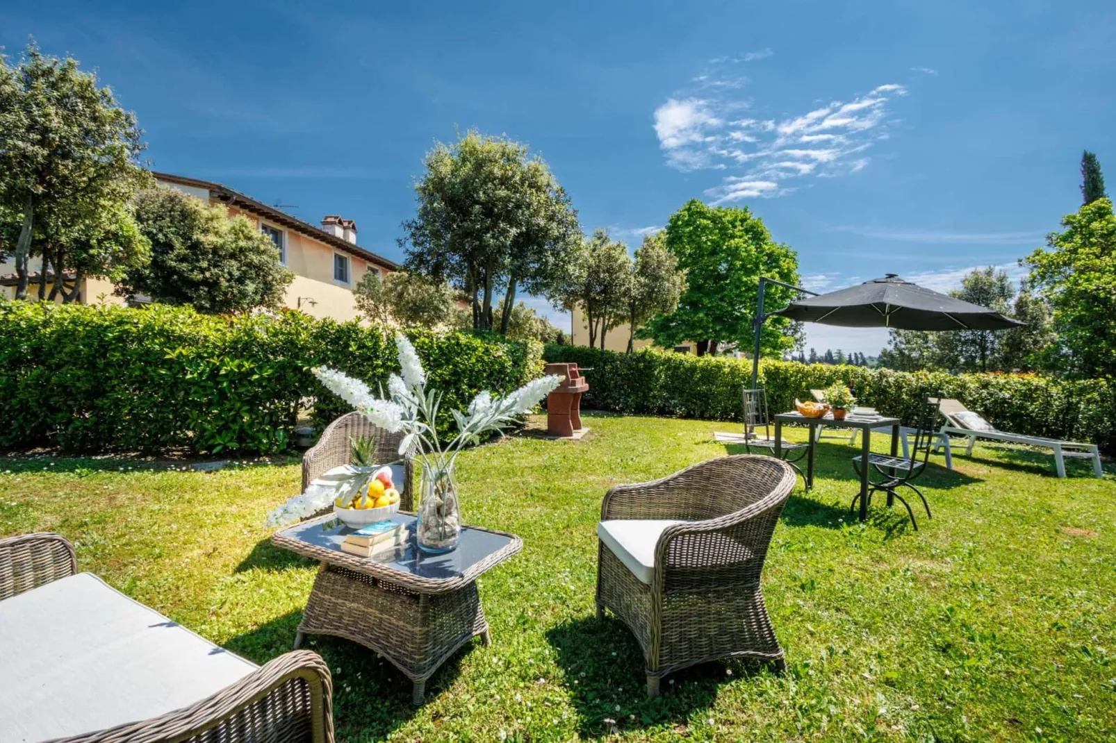 Anna Farmhouse Apartment in Wine Resort in Lucca - Tuinen zomer