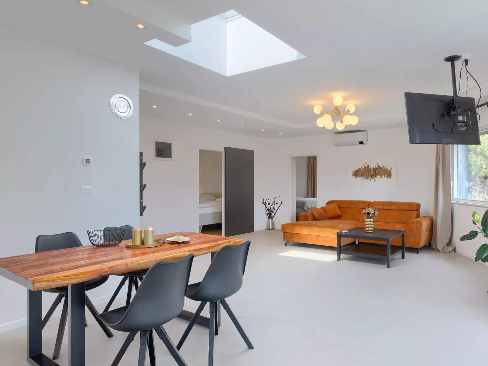 Villa Black and White - Binnen