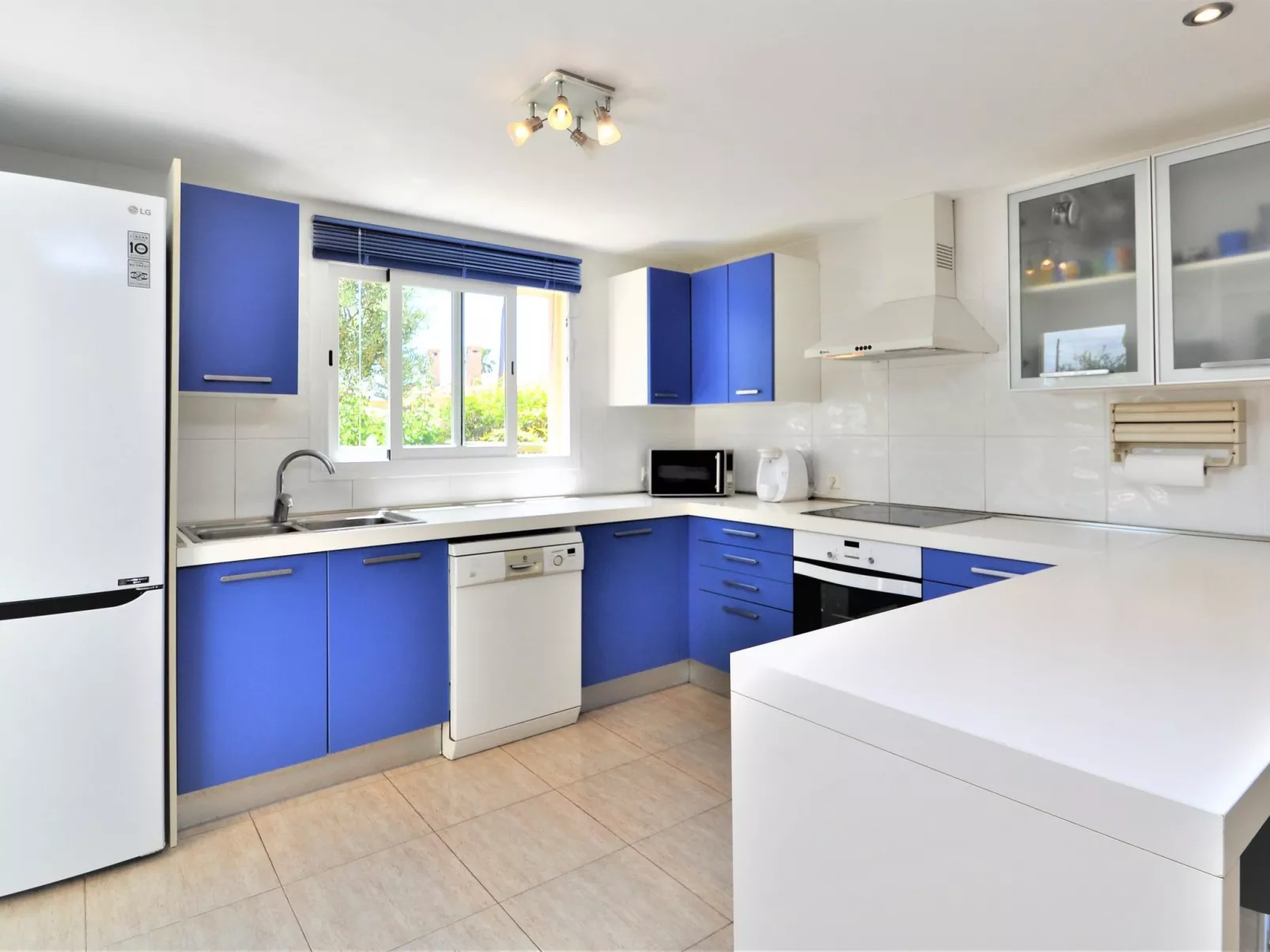 VILLA HUGO Casa en zona residencial tranquila Bahía Grande con Piscina Privada. - Binnen