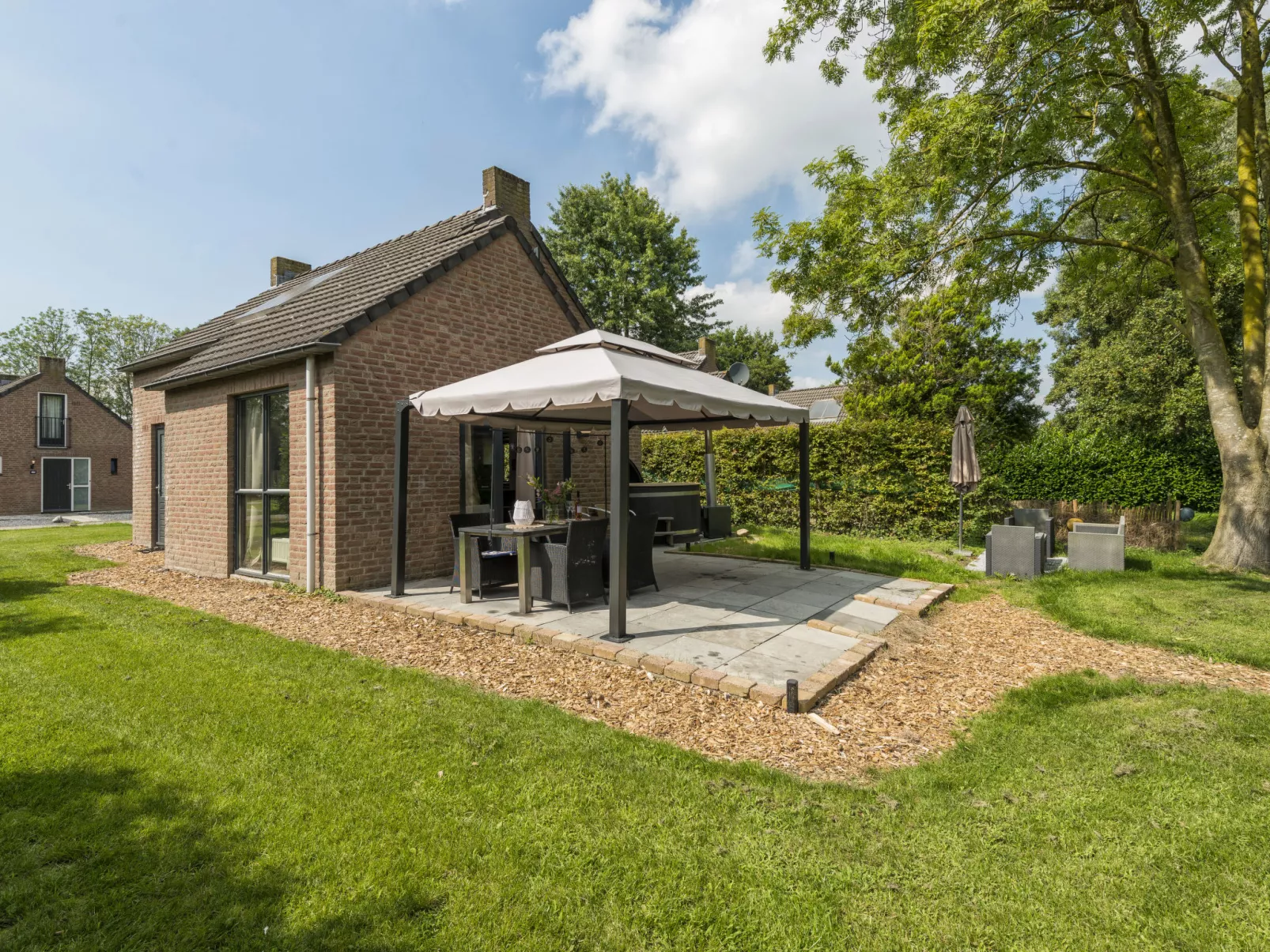 Forest Cottage Ewijk incl. hot tub