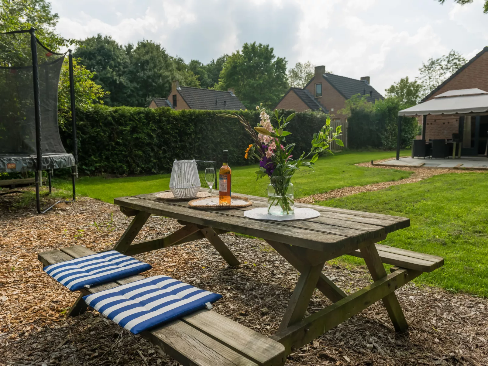 Forest Cottage Ewijk incl. hot tub-Buiten