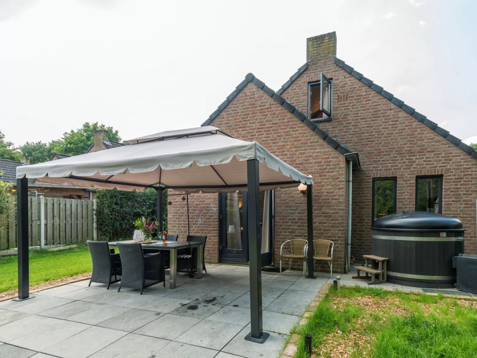 Forest Cottage Ewijk incl. hot tub-Buiten