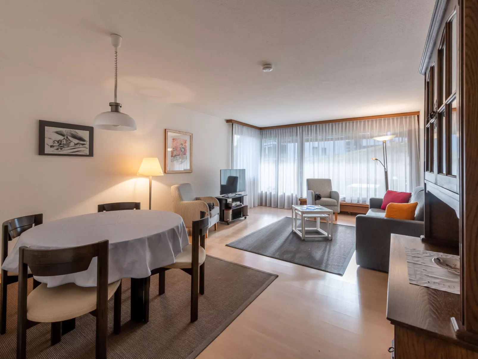 Putzprinz Gujan Ferienwohnung, Haus Surmir B / 16, (Flims Waldhaus). 2.5-Zimmer - Binnen