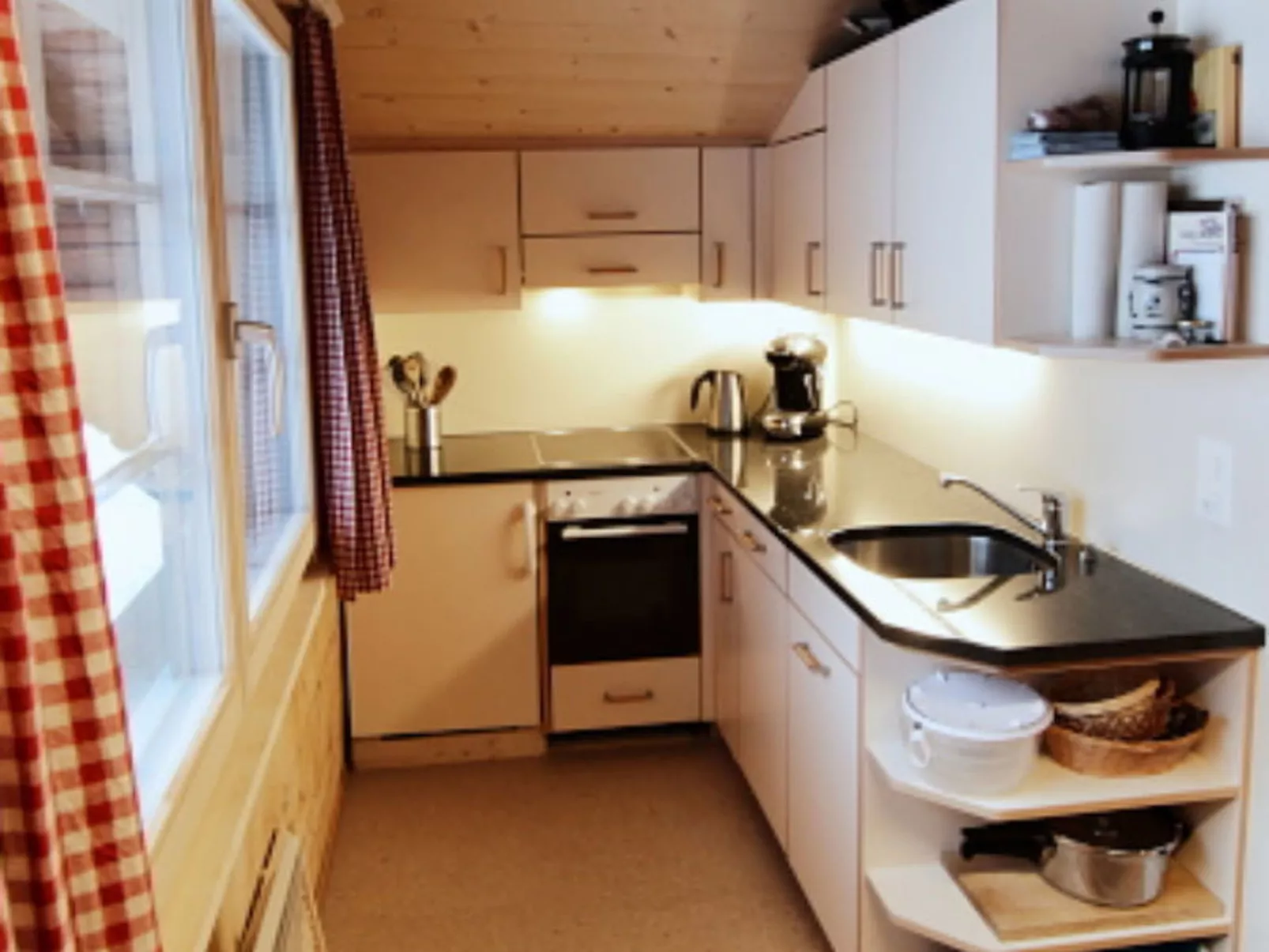 Hof Unterhus, Tenna, (Tenna), 06006B - Binnen