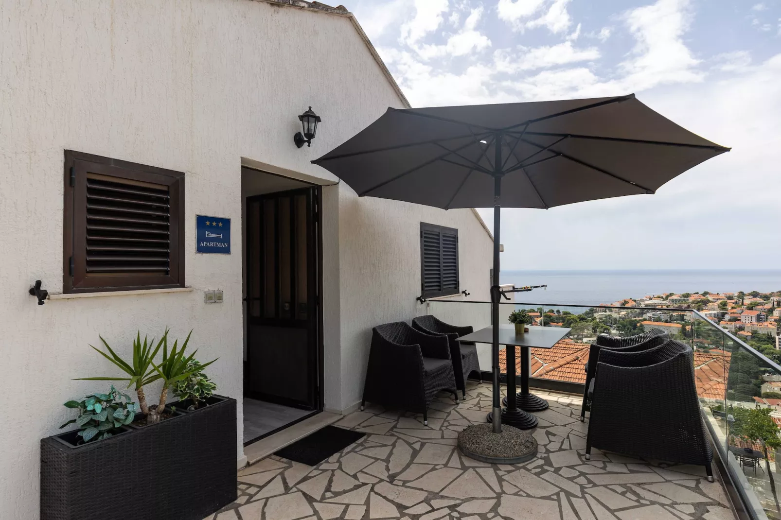 Guest House Kono - One-Bedroom Apartment with Patio and Sea View - Marka Gjaje Street - Buitenlucht