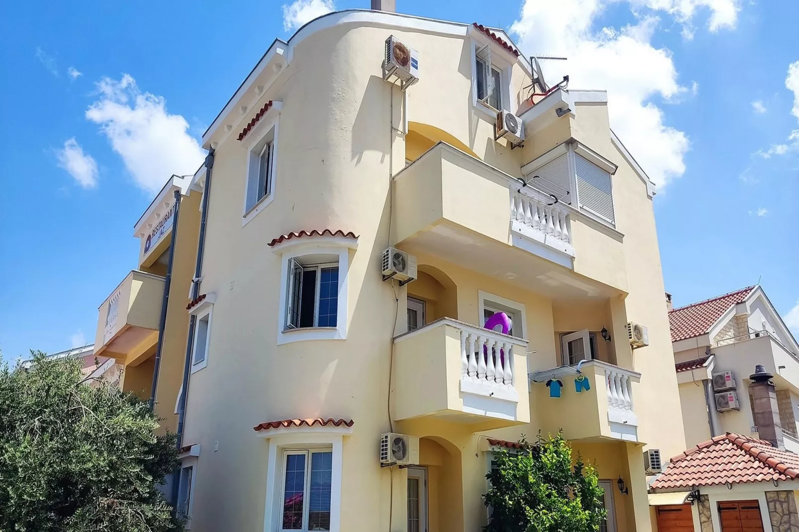 Beachfront apartment Mareo 5 - Buitenkant zomer