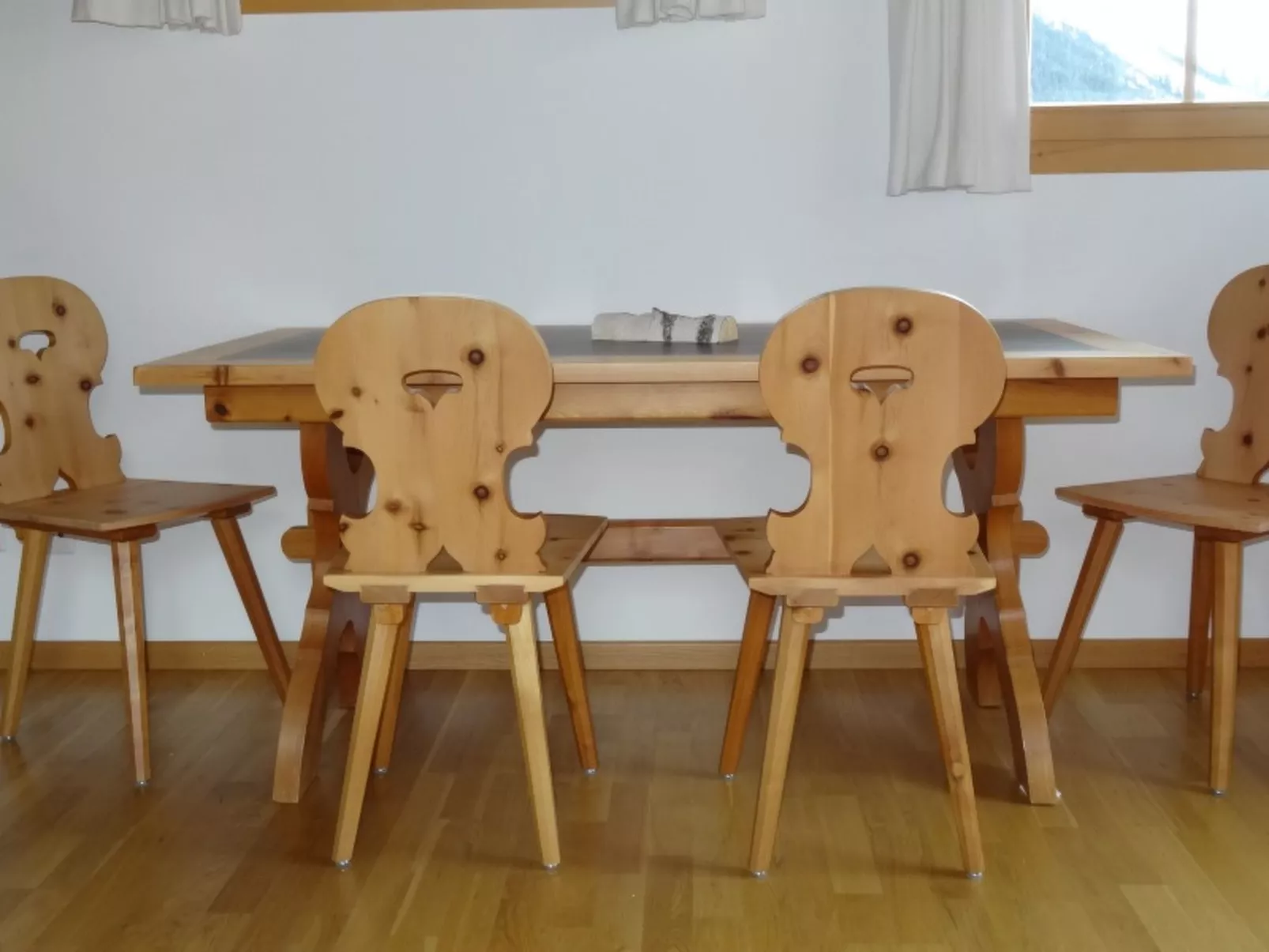 Tgèsa La Tscheppa A Vujevic, (Camischolas Sedrun). - Binnen