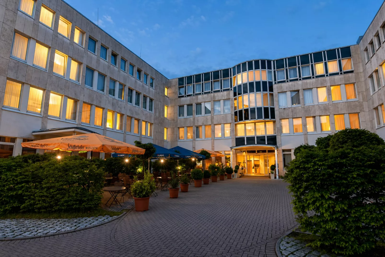 Holiday Inn Frankfurt Neu-Isenb - Wheelchair Accessible Double room - Buitenkant zomer
