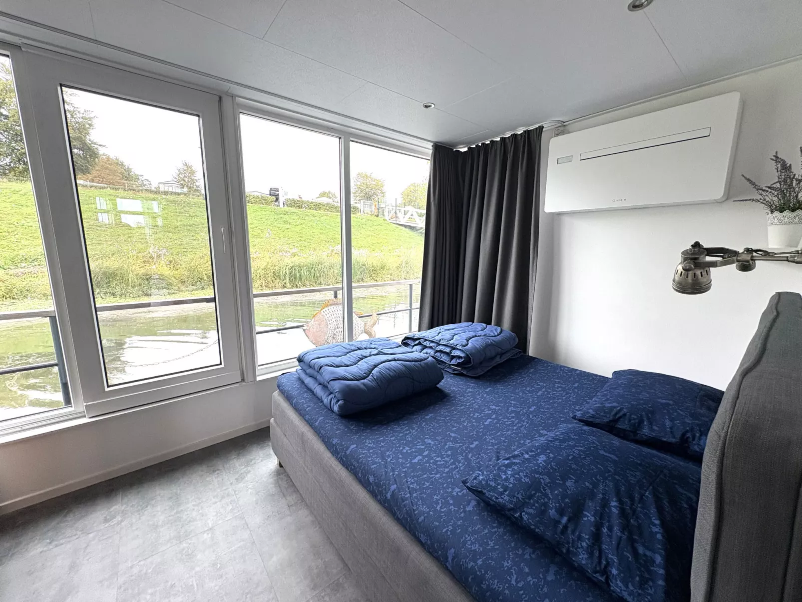 Maasterp - Woonboot 1 - Buiten
