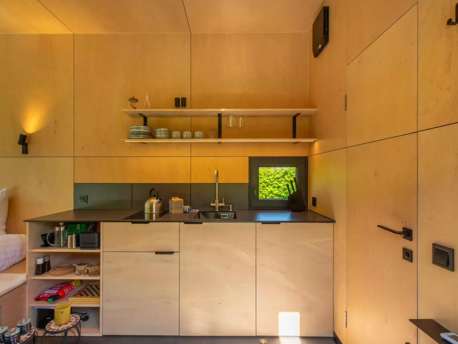 Tiny Cabin Sunshine no 21 - Binnen