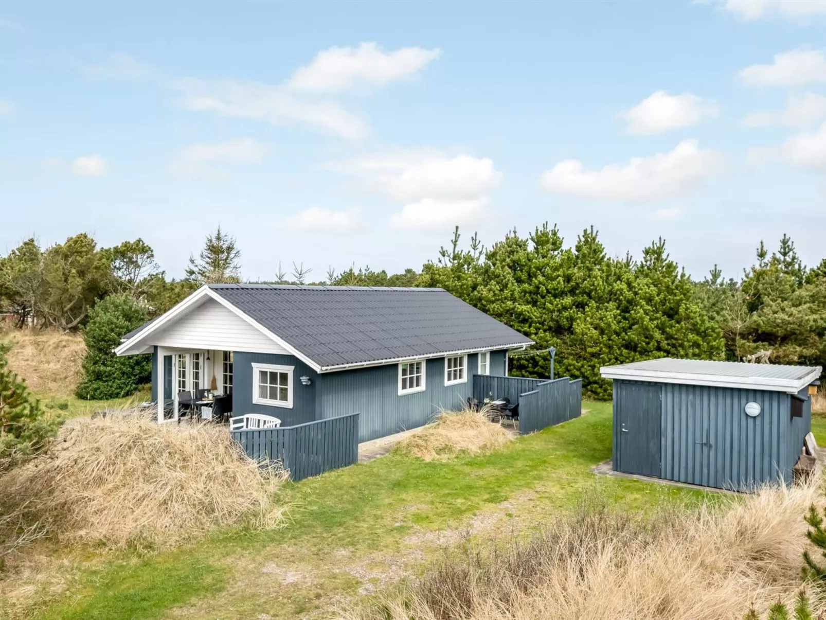 "Dines" - 1km from the sea - Buiten