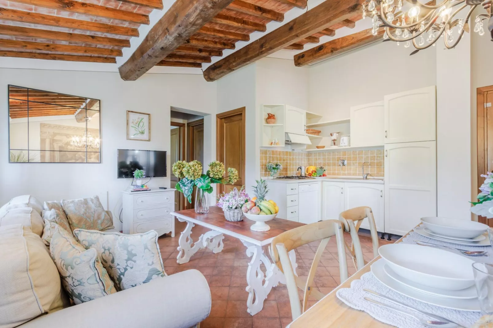 Pietro Farmhouse Apartment in Wine Resort in Lucca - Woonkamer