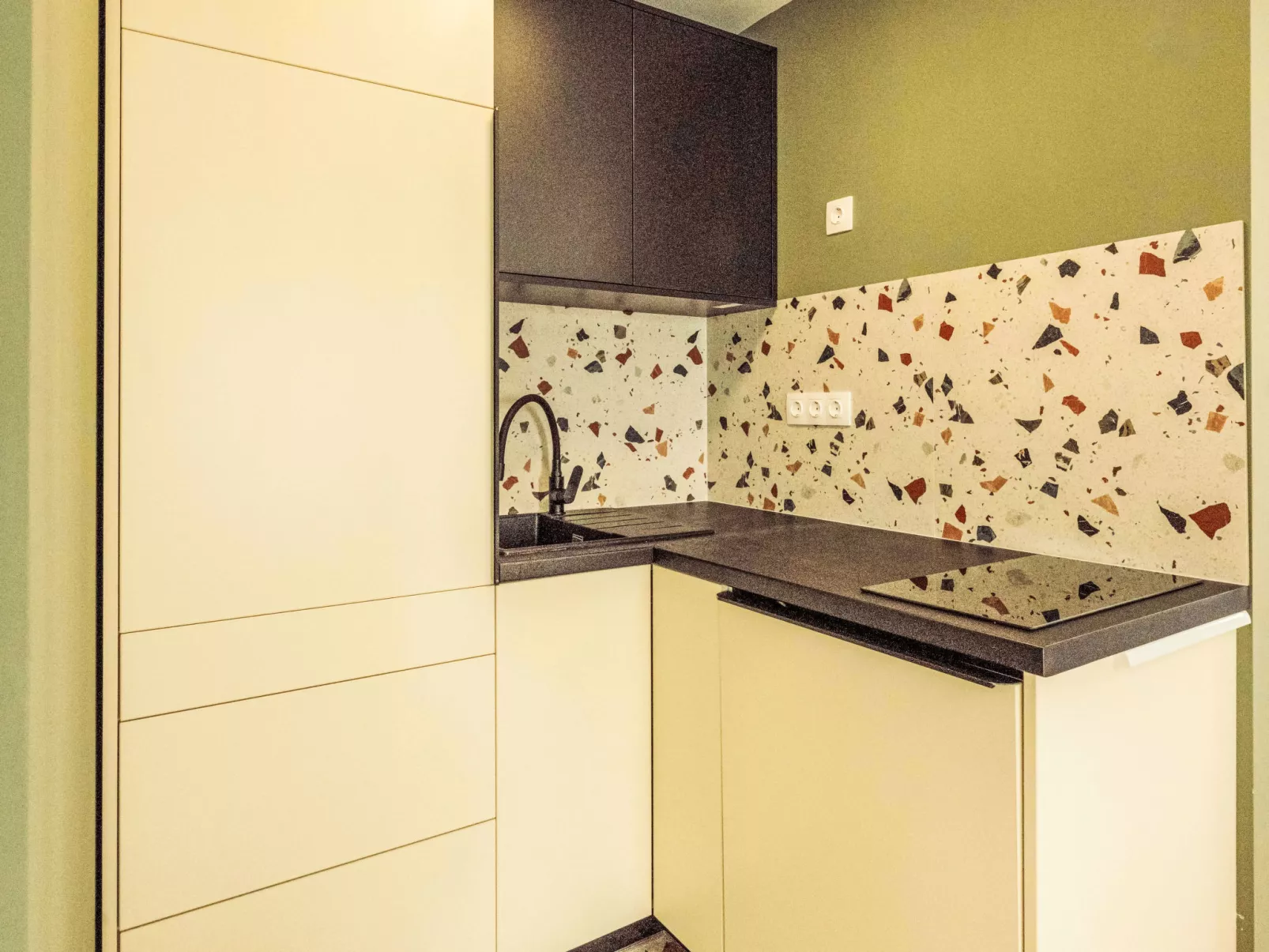 Caesar Apartment mit Terrasse, nahe dem Balaton - Binnen