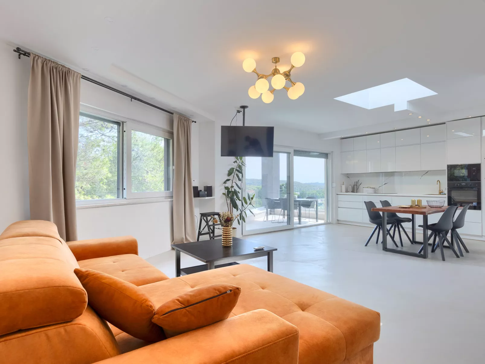 Villa Black and White - Binnen