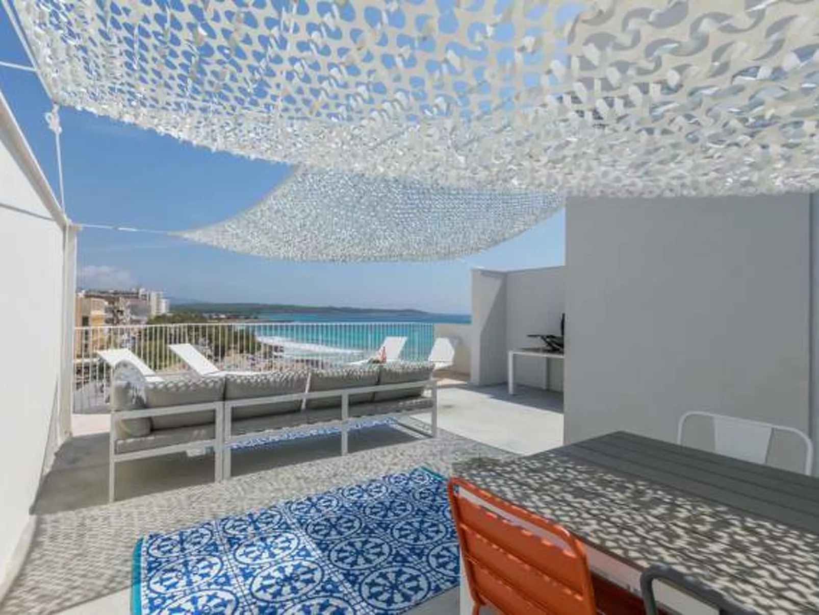 Tolle Wohnung in S'illot-Cala Morlanda mit Terrasse - Buiten