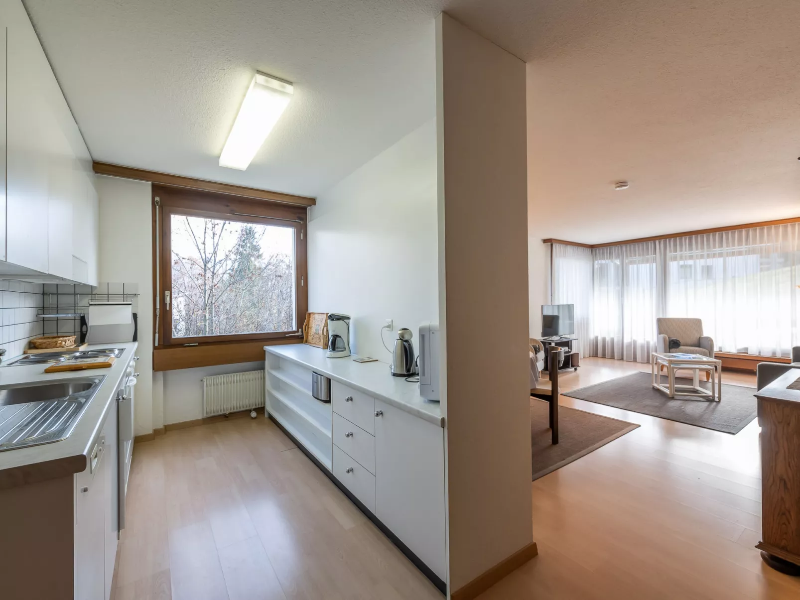 Putzprinz Gujan Ferienwohnung, Haus Surmir B / 16, (Flims Waldhaus). 2.5-Zimmer - Binnen