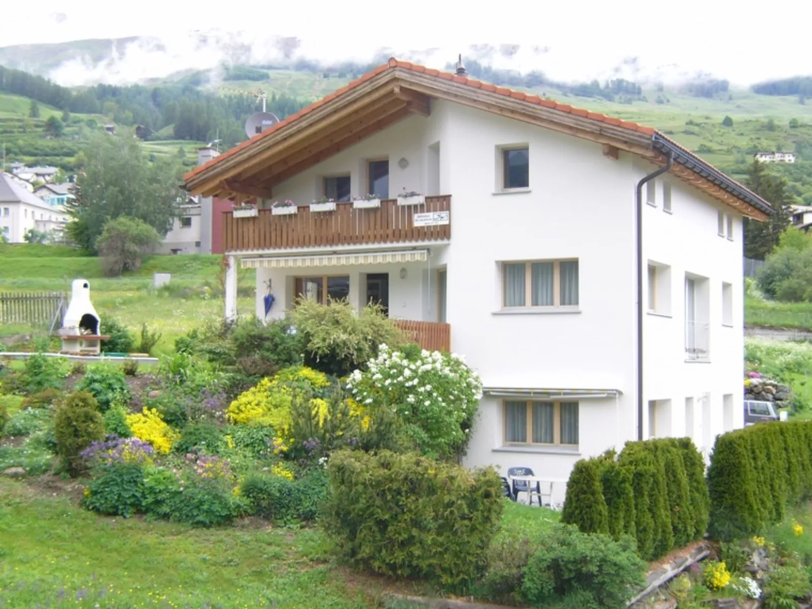 Chasa Schmidt, (Scuol). - Buiten