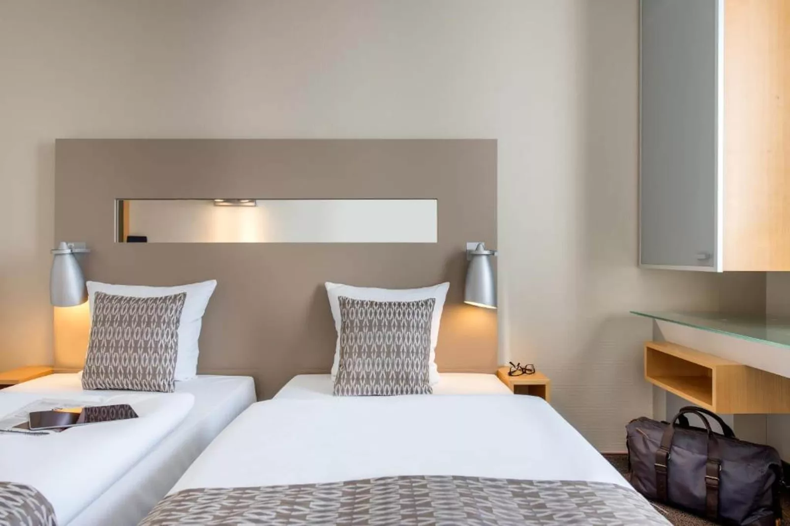 Hotel Düsseldorf - Double Room - Disability Access - Slaapkamer