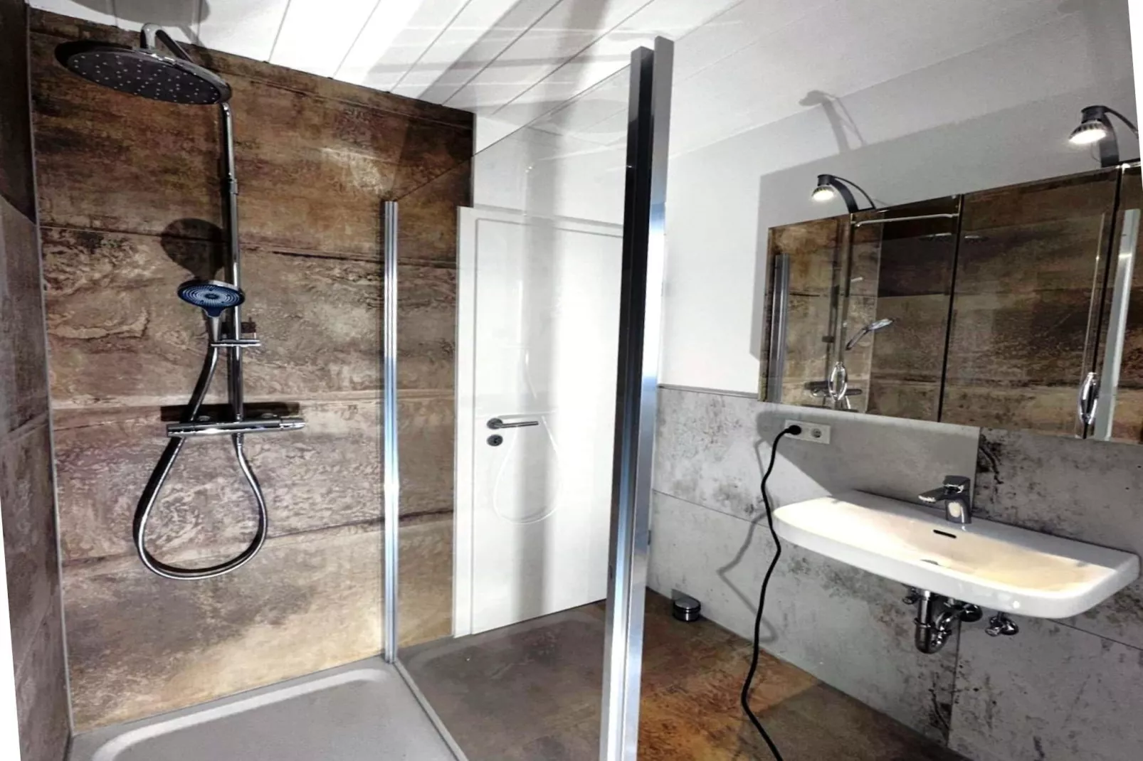 Apartment Spiegelkurve - Badkamer