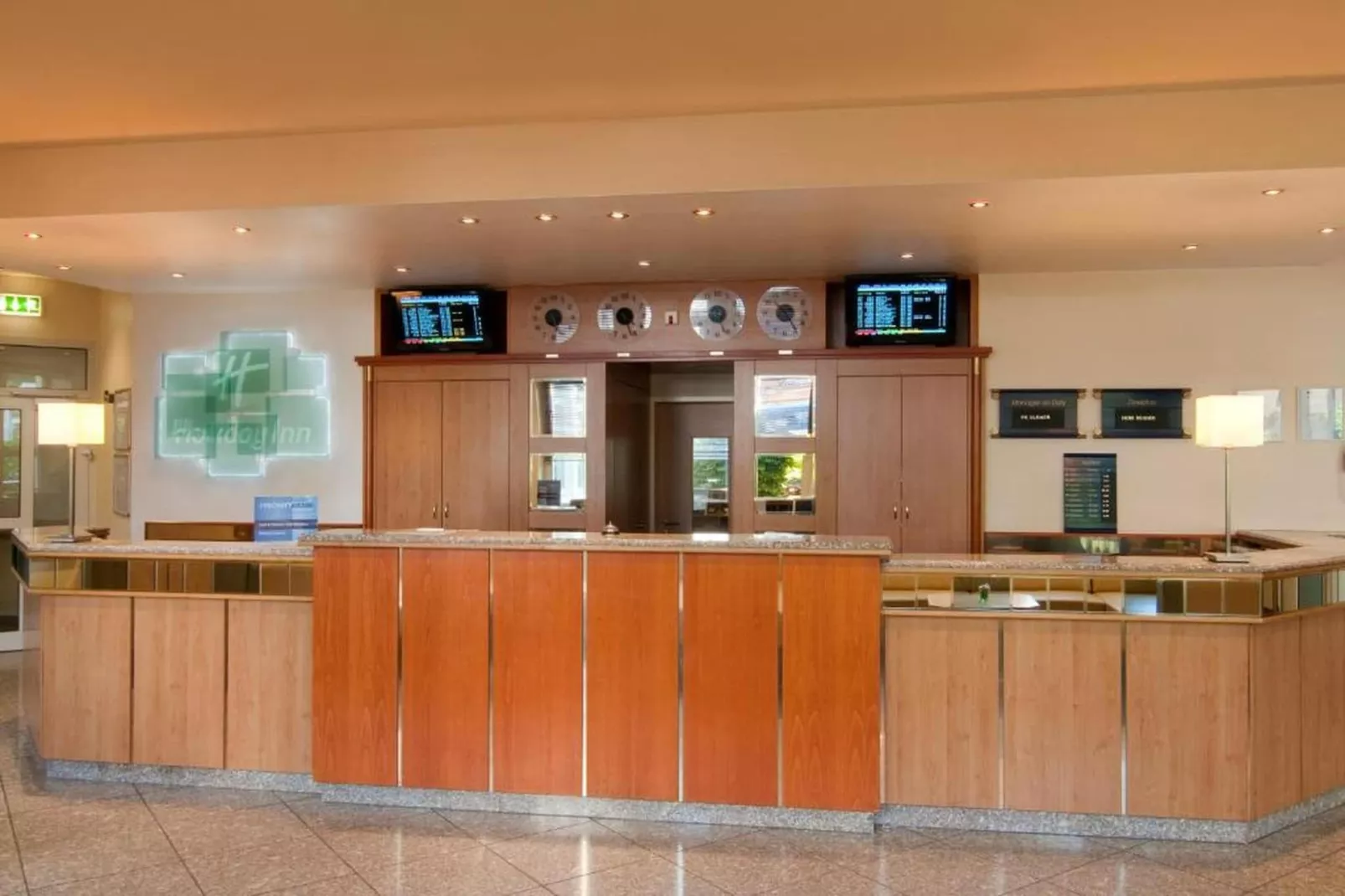 Holiday Inn Frankfurt Neu-Isenb - One-Bedroom Suite double Sofa Bed - Hal-ontvangst