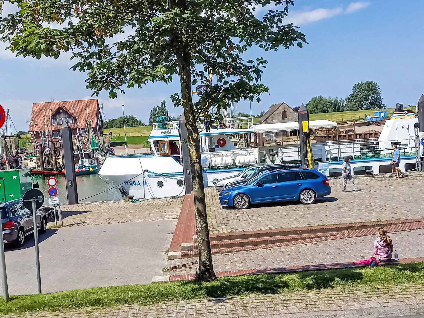 Uriges Ferienhaus mit Garten und Grill - Buiten
