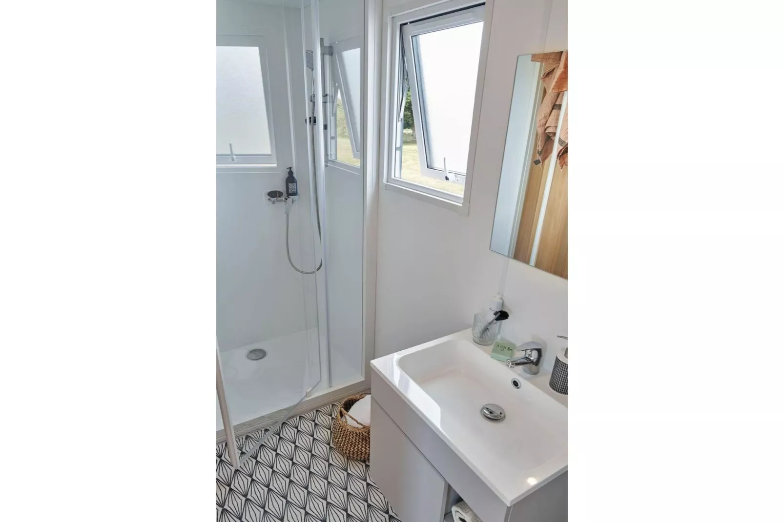 Caravan Bosrand Lembeke 4 - Badkamer