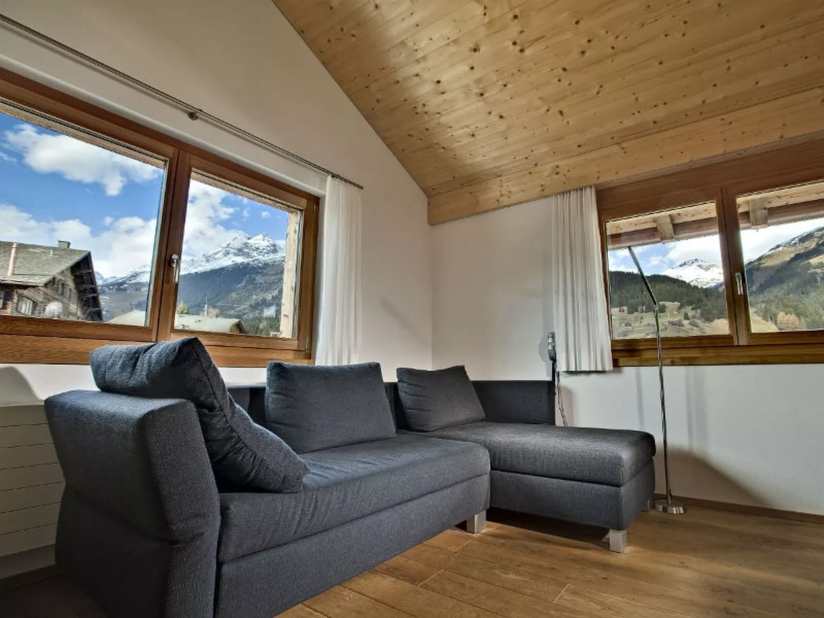 Alpina Schmed, Brigels, (Breil/Brigels). - Binnen