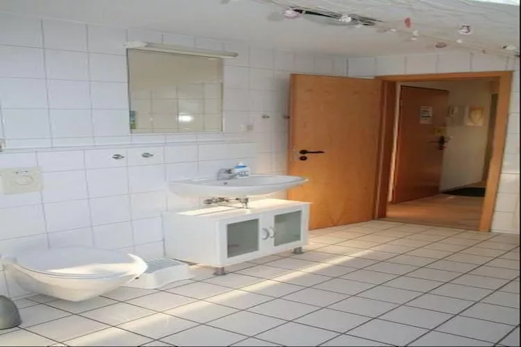 Ferienwohnung Orth A8 - Badkamer