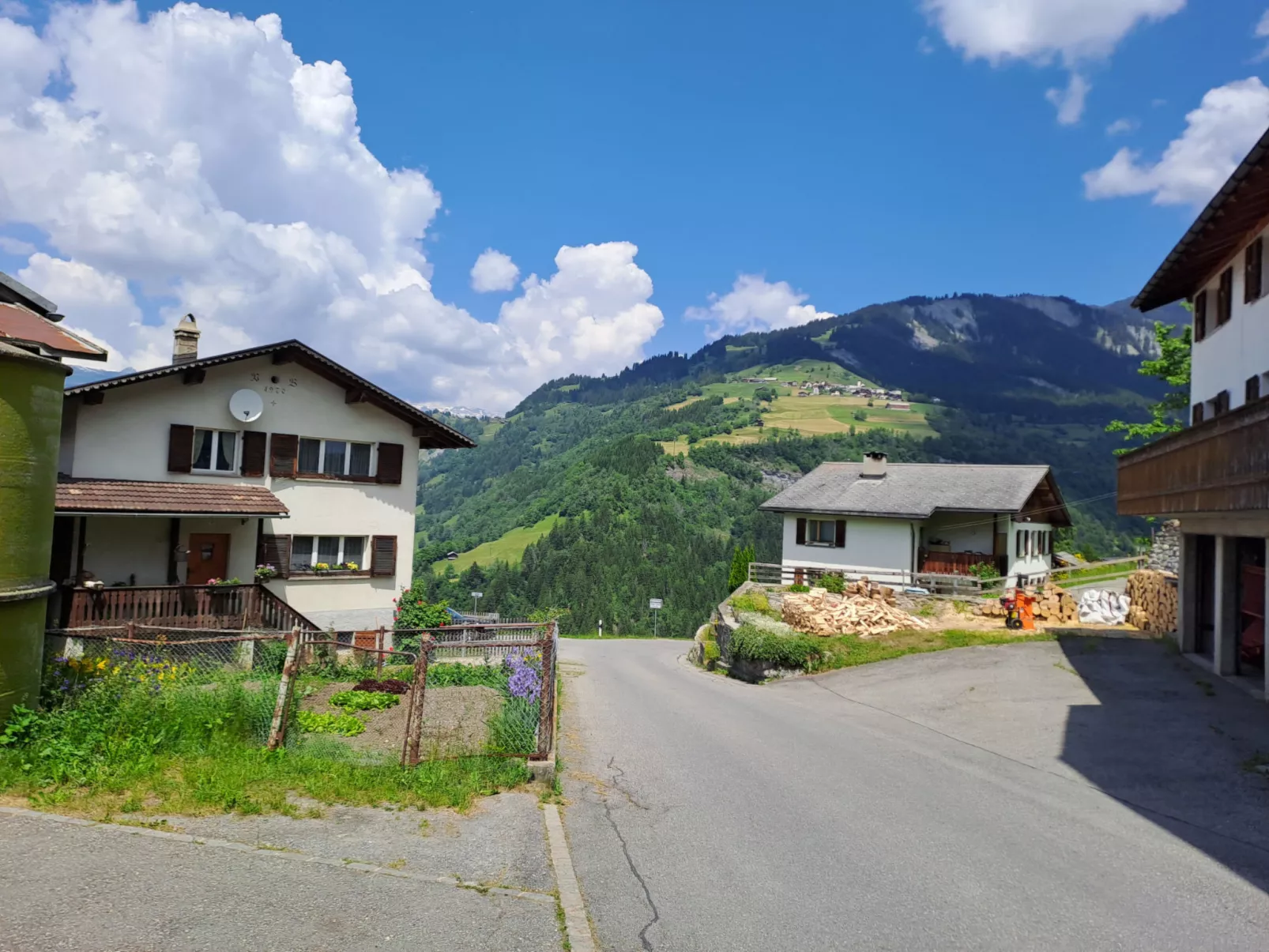 Demvitg, Pitasch, (Pitasch). - Buiten