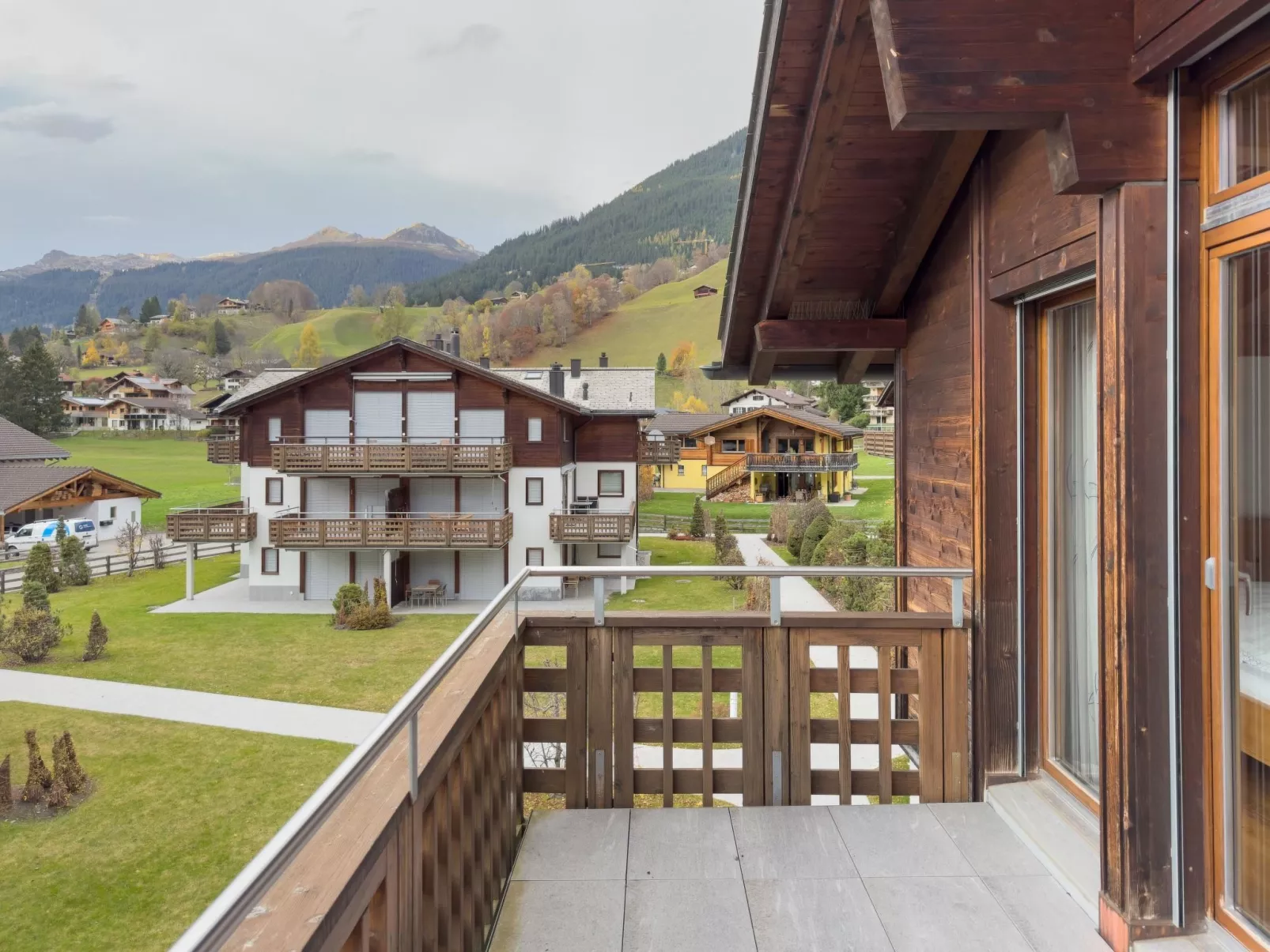 Bergparadies im Laub B5 3½-Zimmerwohnung - Buiten