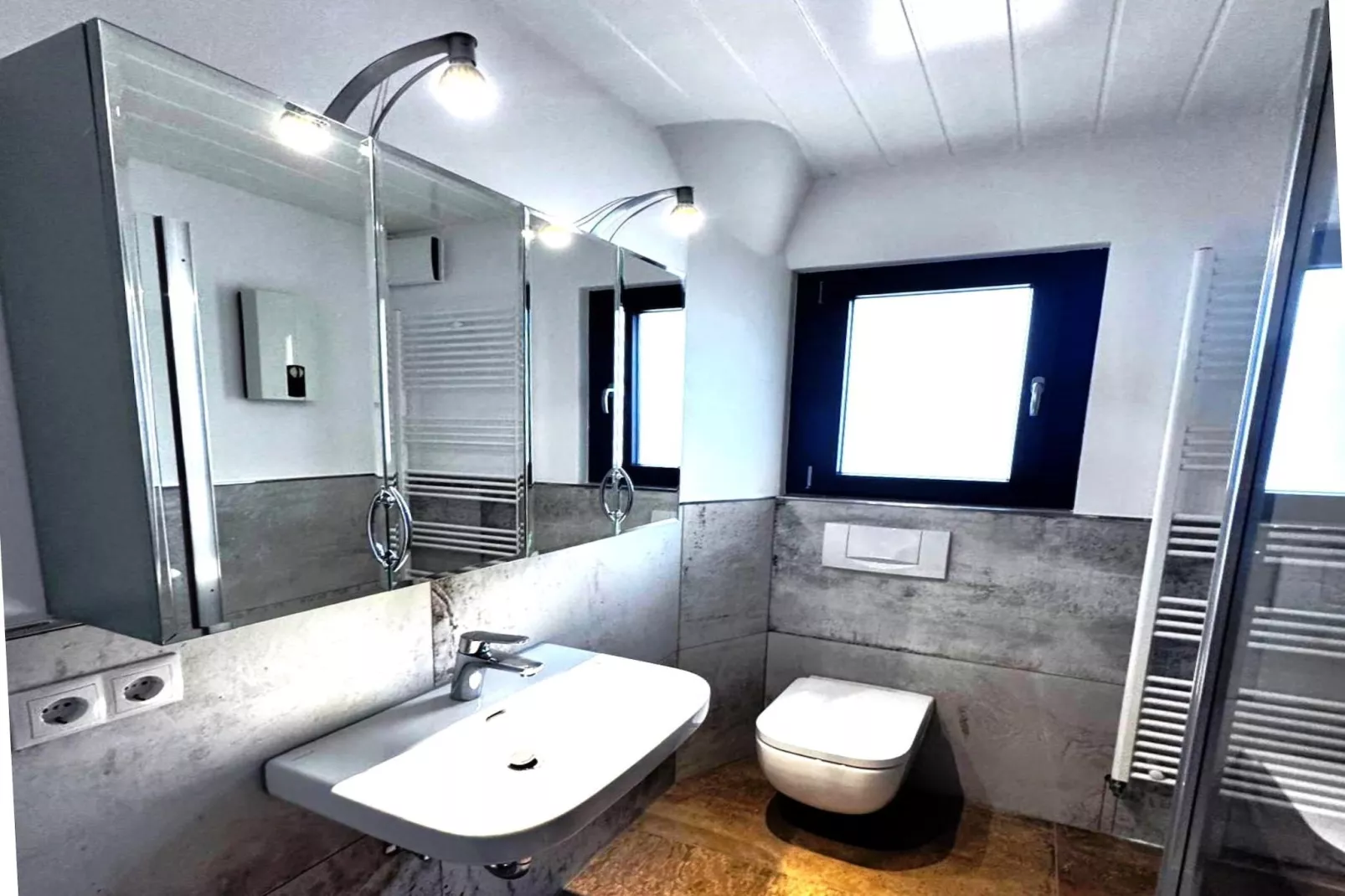 Apartment Spiegelkurve - Badkamer