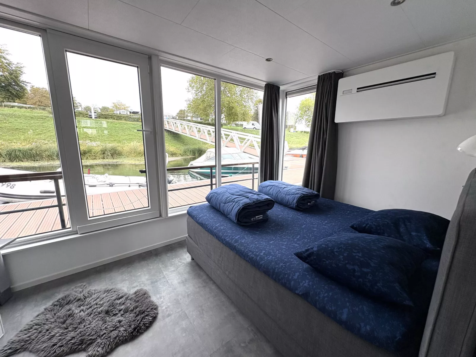 Maasterp - Woonboot 2 - Binnen