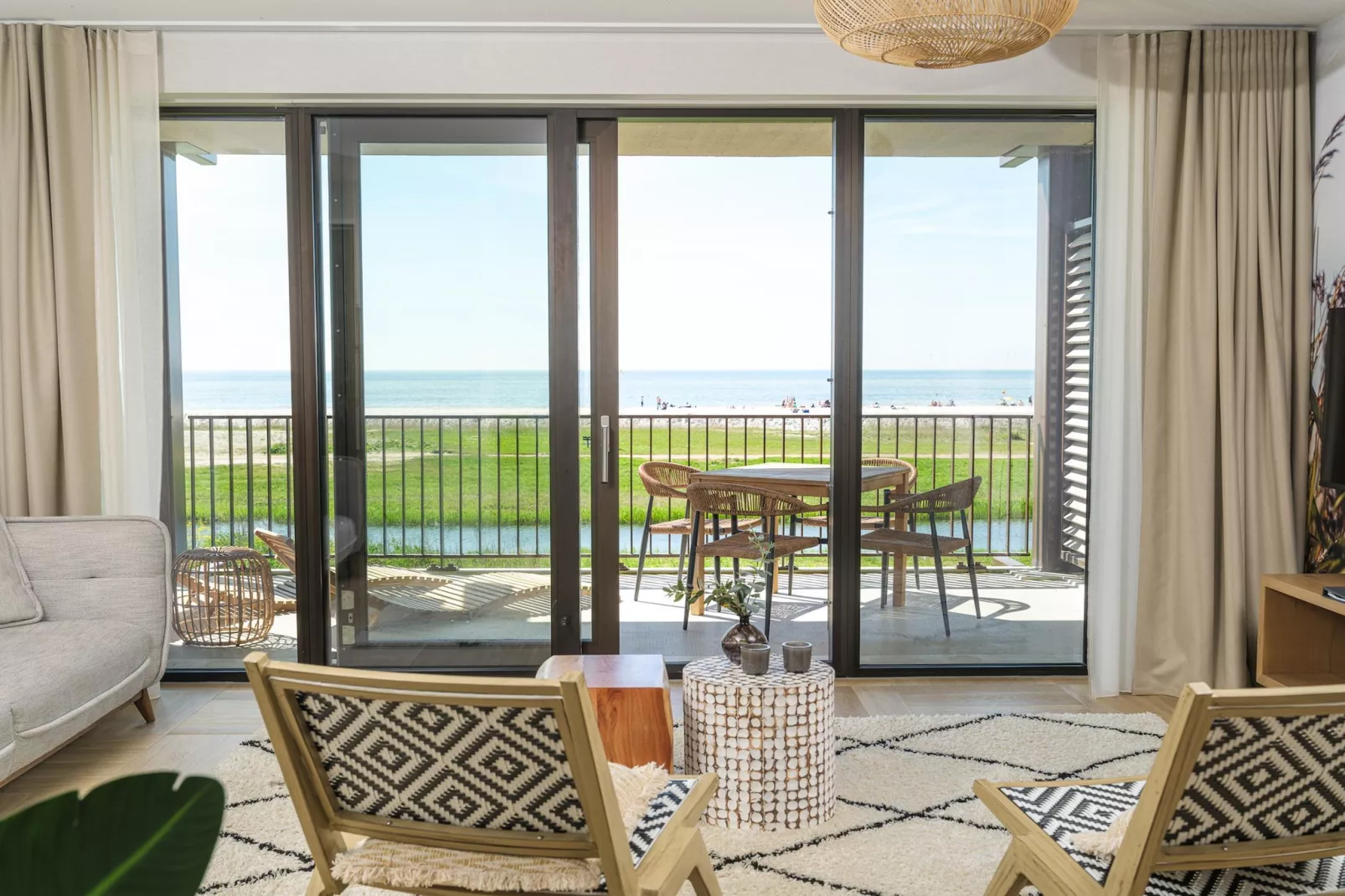Luxury Beach Apartment | 4 Pers. - Woonkamer