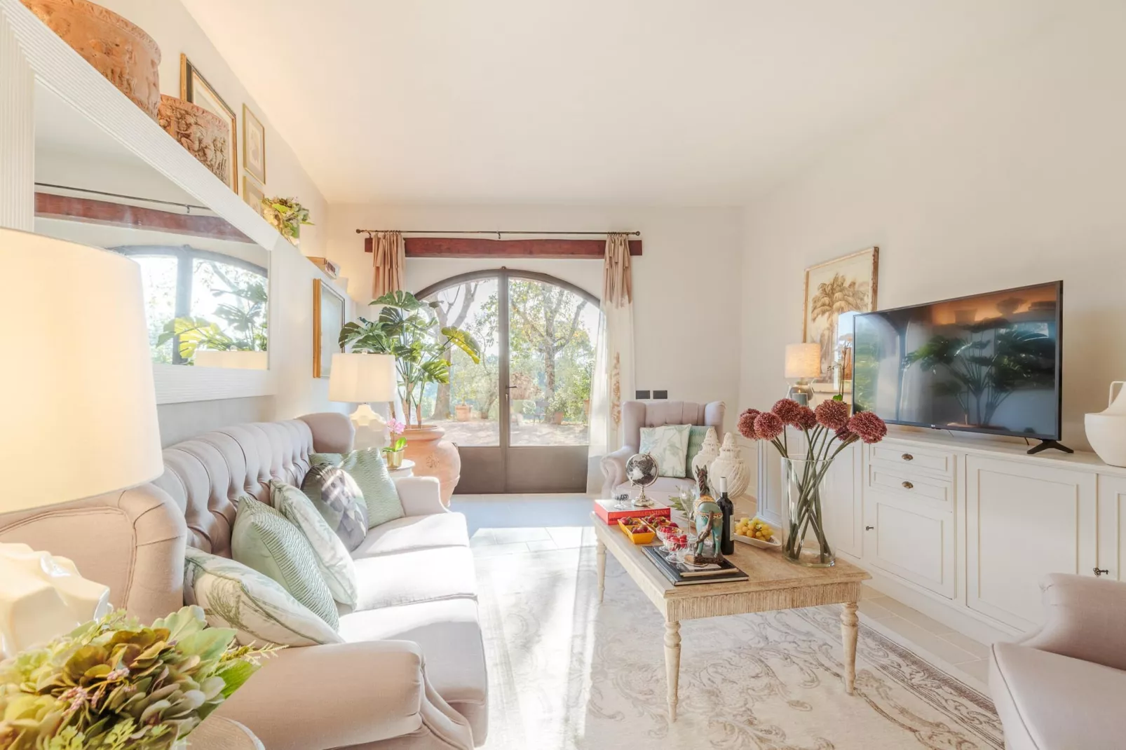 Amore Farmhouse Retreat - Woonkamer