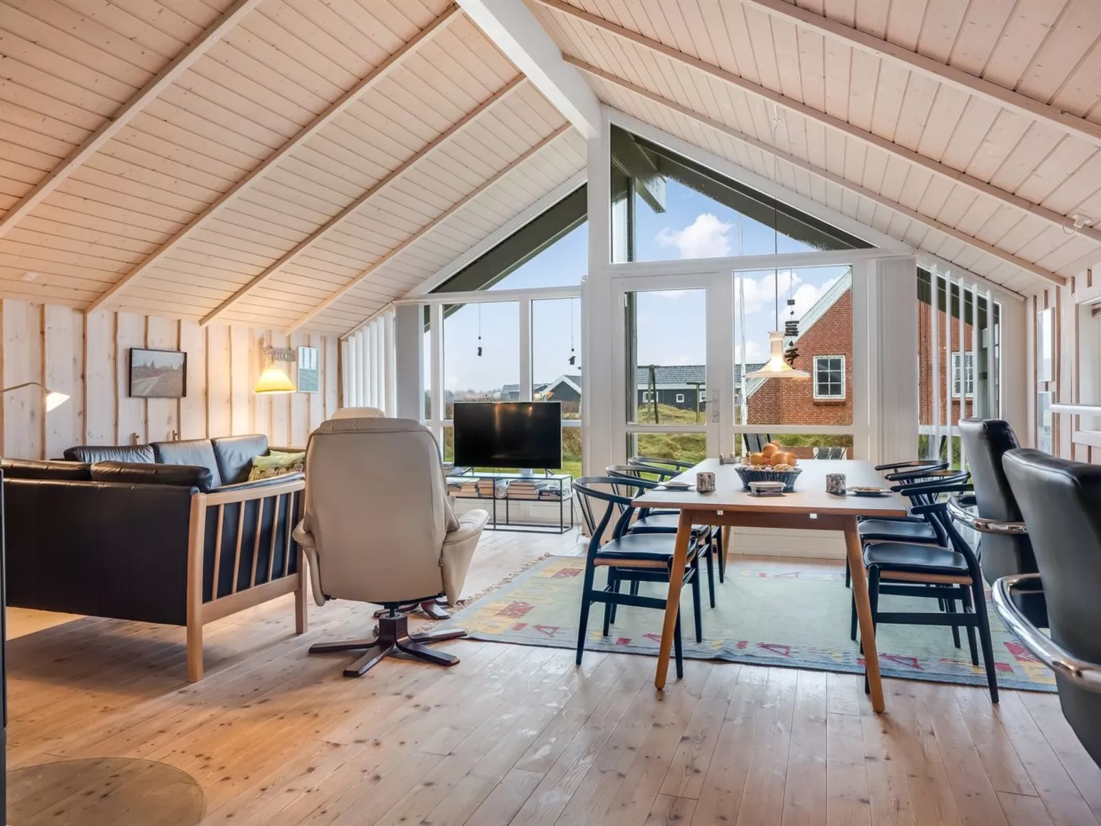 "Bryngeir" - 100m from the sea - Binnen