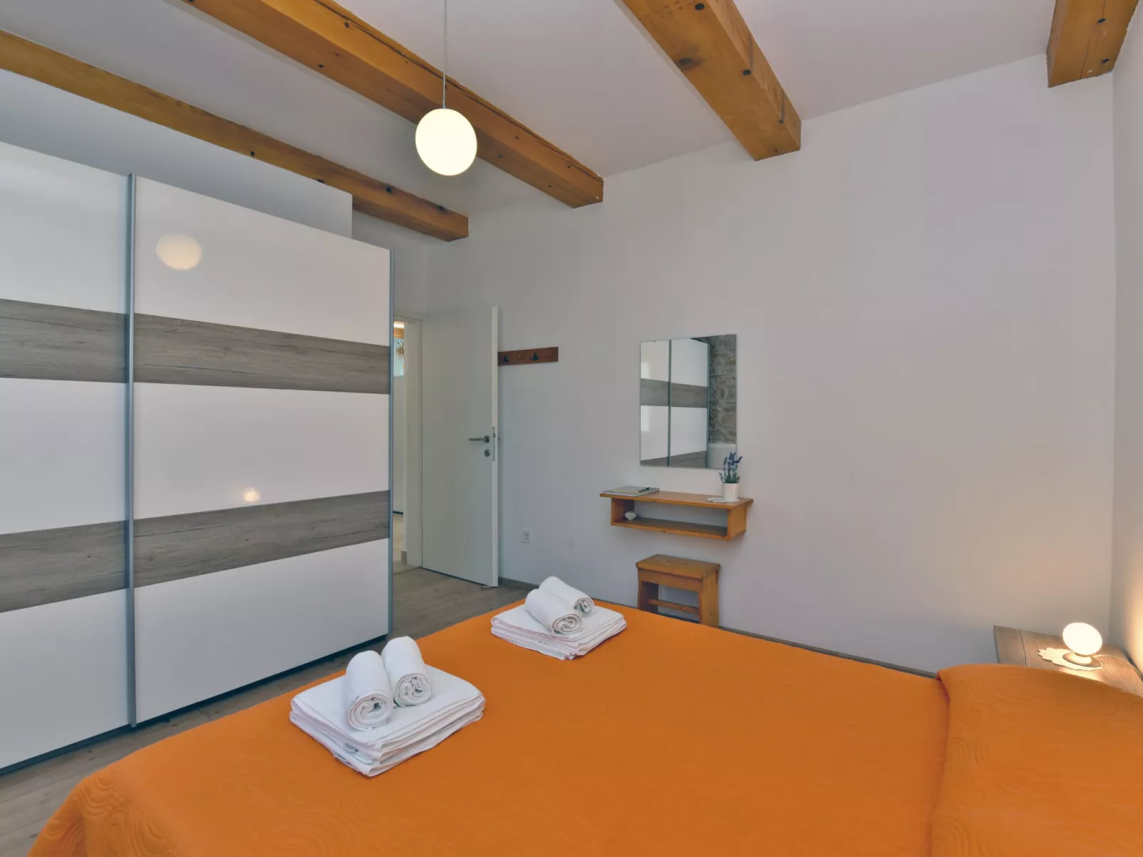 House 2176 - Binnen