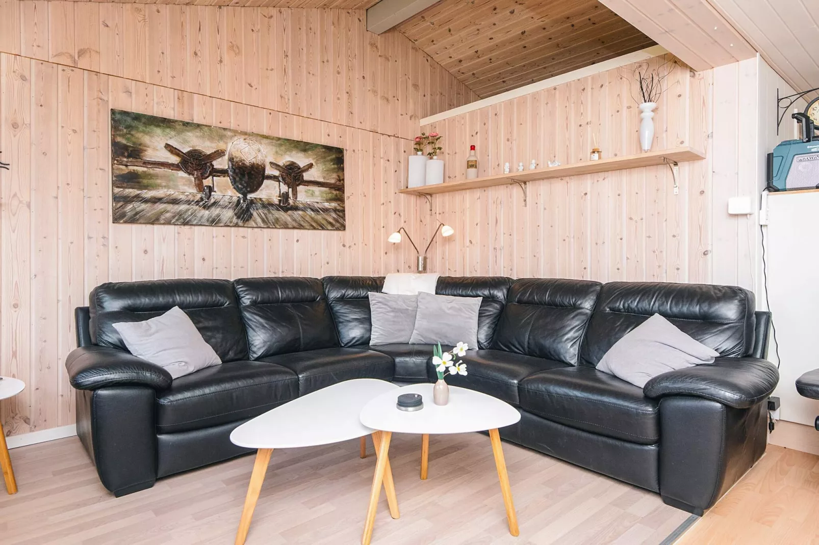 Huis met houtkachel en aanbouw