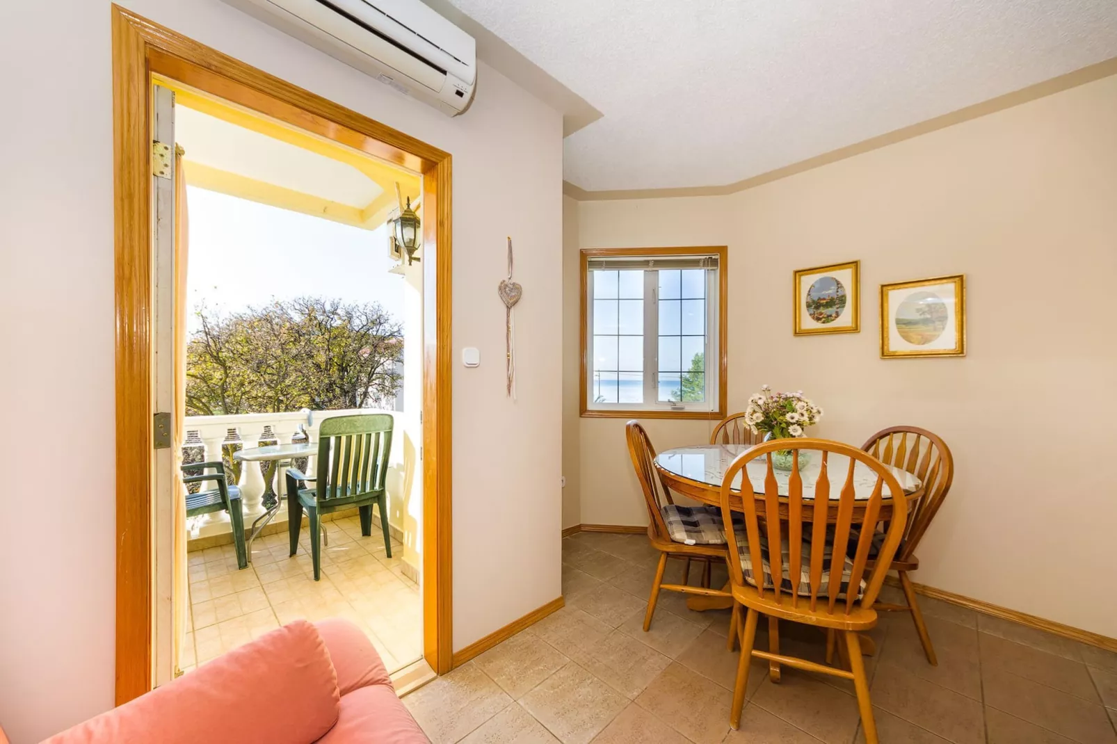Beachfront apartment Mareo 3 - Eetkamer