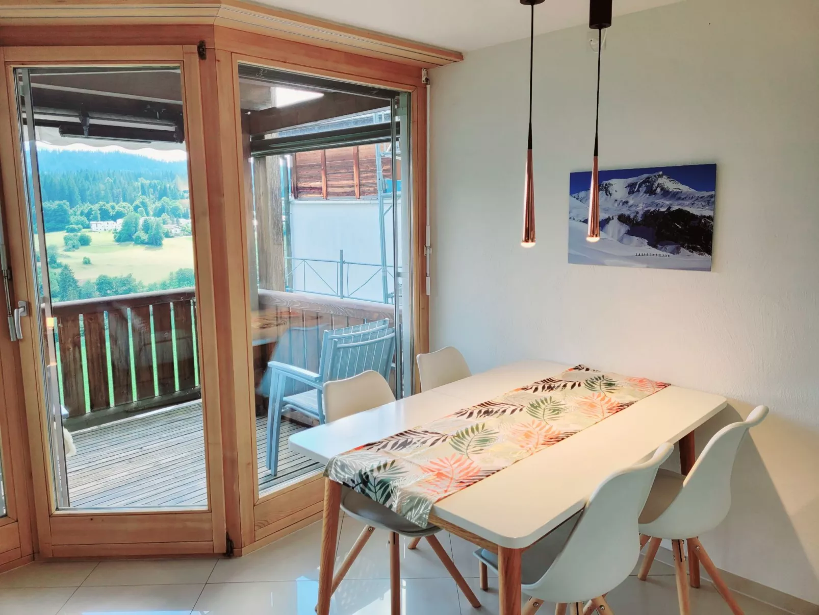 Fewo Cordial im Casa Erizun, (Flims Dorf). 3.5 Zimmer Ferienwohnung mit Bad/WC, - Binnen