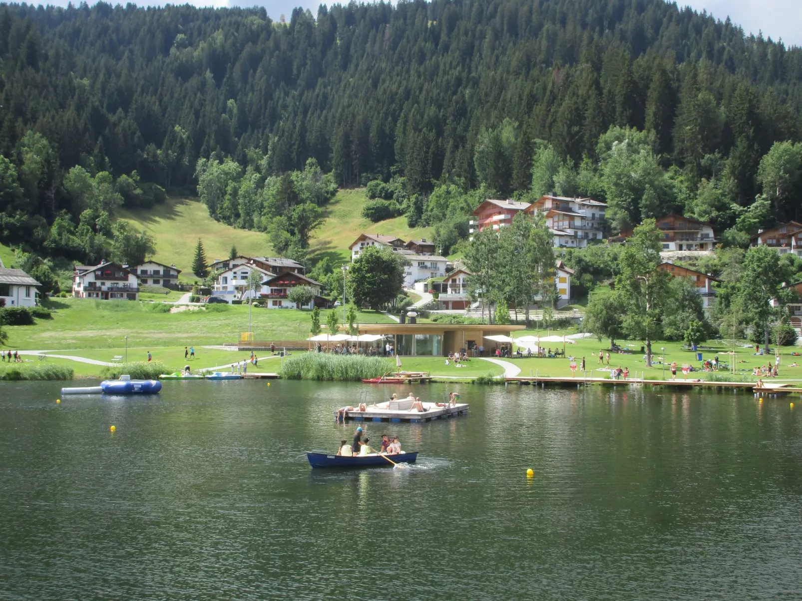 La Prada, (Laax Dorf). 2 Zimmerwohnung - Buiten