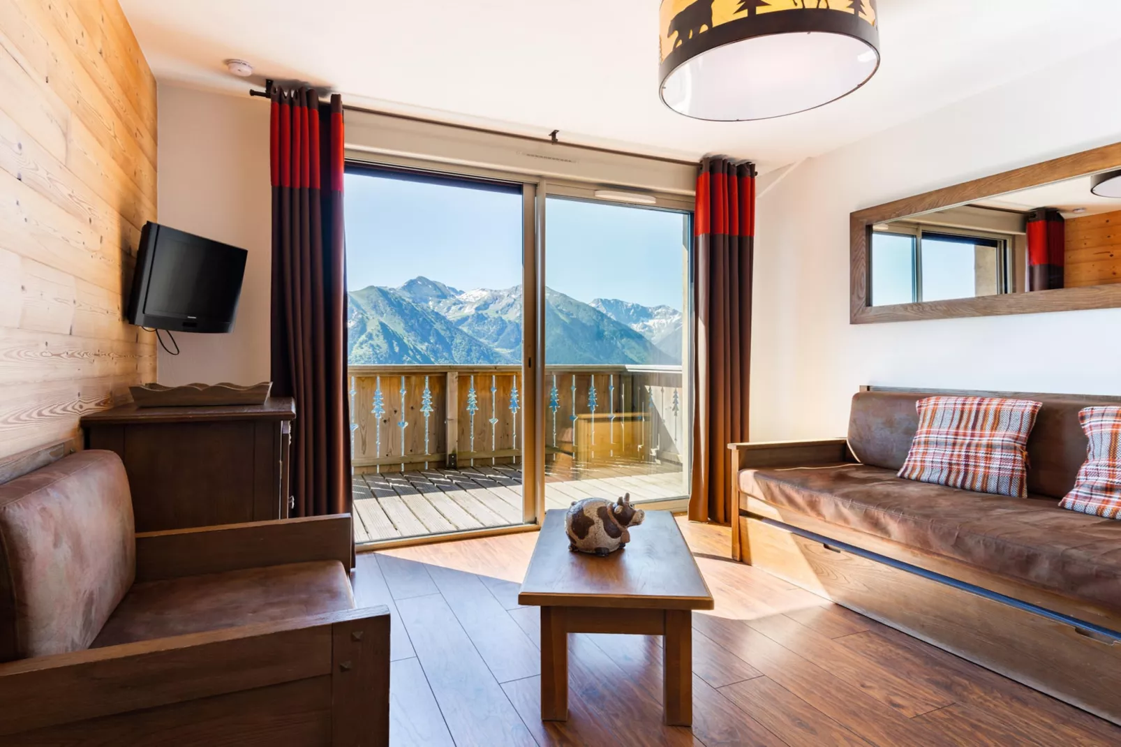 Les Chalets de l'Adet One alcove bedroom for six OTA - Woonkamer
