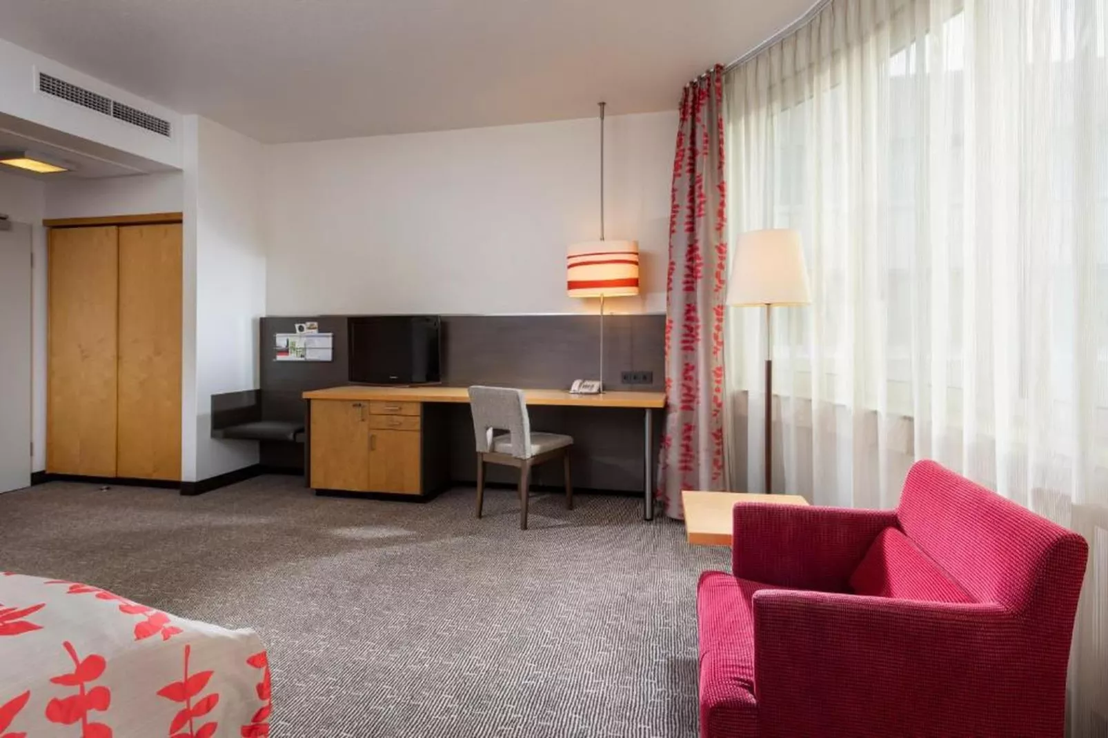 Holiday Inn Frankfurt Neu-Isenb - One-Bedroom Suite double Sofa Bed - Slaapkamer